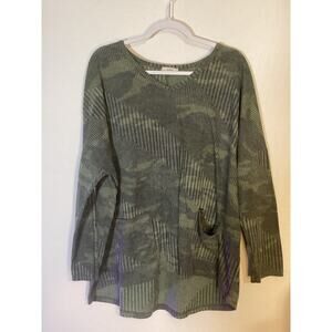 Jodiful Sweater Women's Size L Green Camouflage with Front Pockets